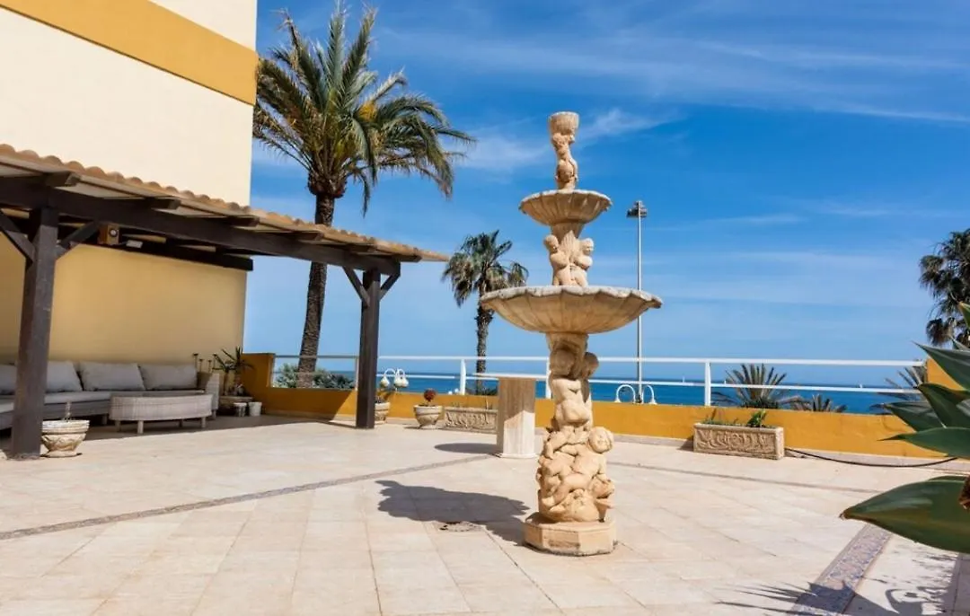 Comodidad En Primera Linea De Playa Benalmadena Spain
